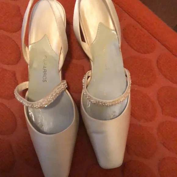 Caparros ivory silk shoes size 7 1/2 - Picture 2 of 5